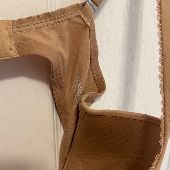 Victoria's Secret Tan Underwire Bra - Picture 3 of 5